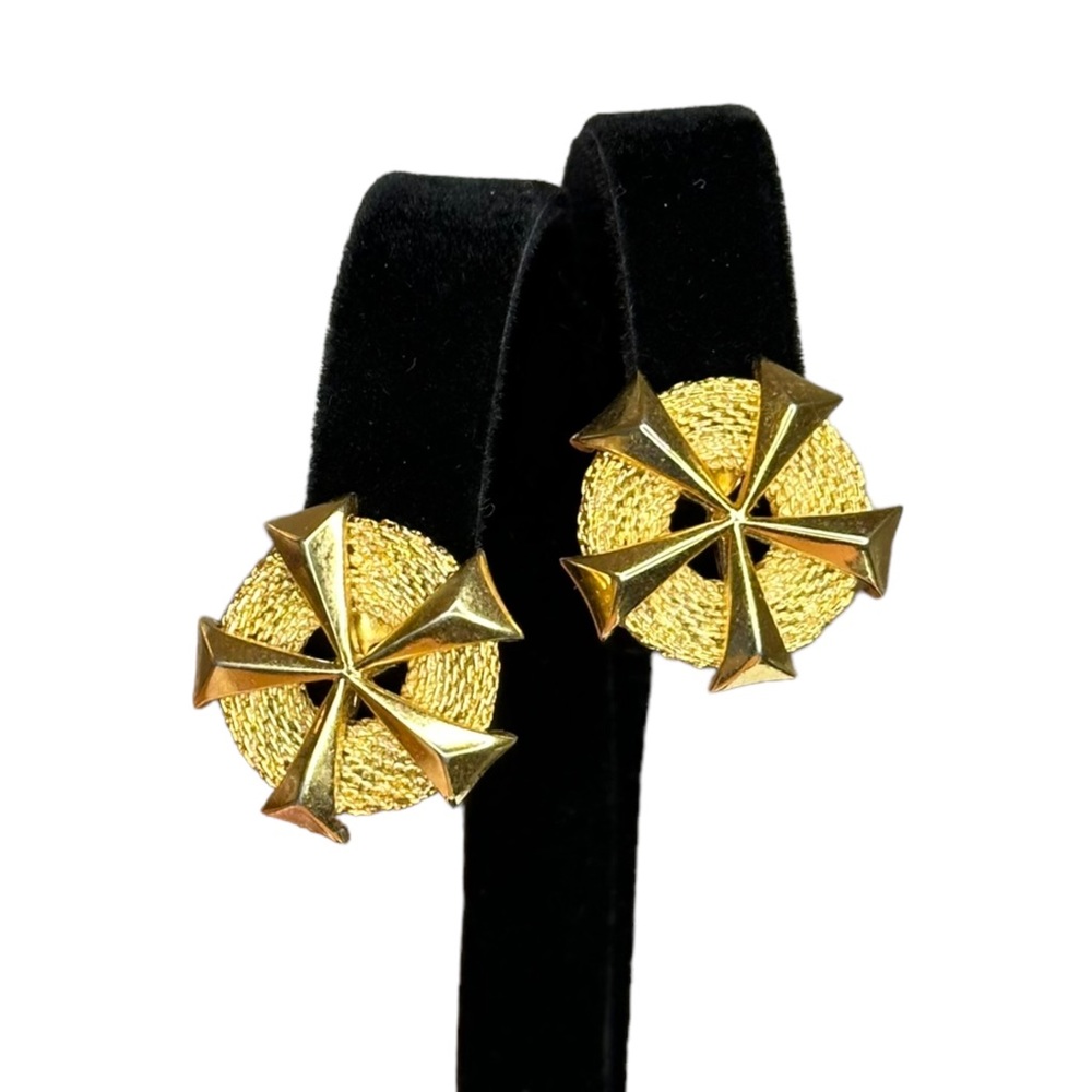 Trifari Signed Vintage Atomic Star Mesh Gold Tone Clip On Earrings